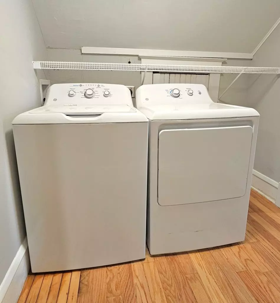 93 1/2 North St #3, Burlington, VT | Renovated 2 Bedroom Apartment Near UVM & Downtown | June 2027
