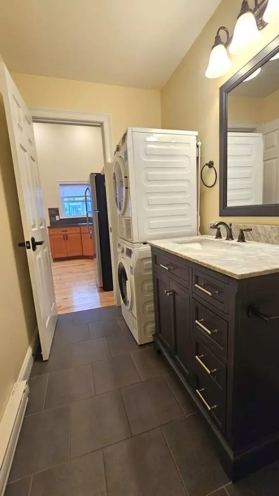1 Bedroom Apartment in Old North End | In-Unit Laundry