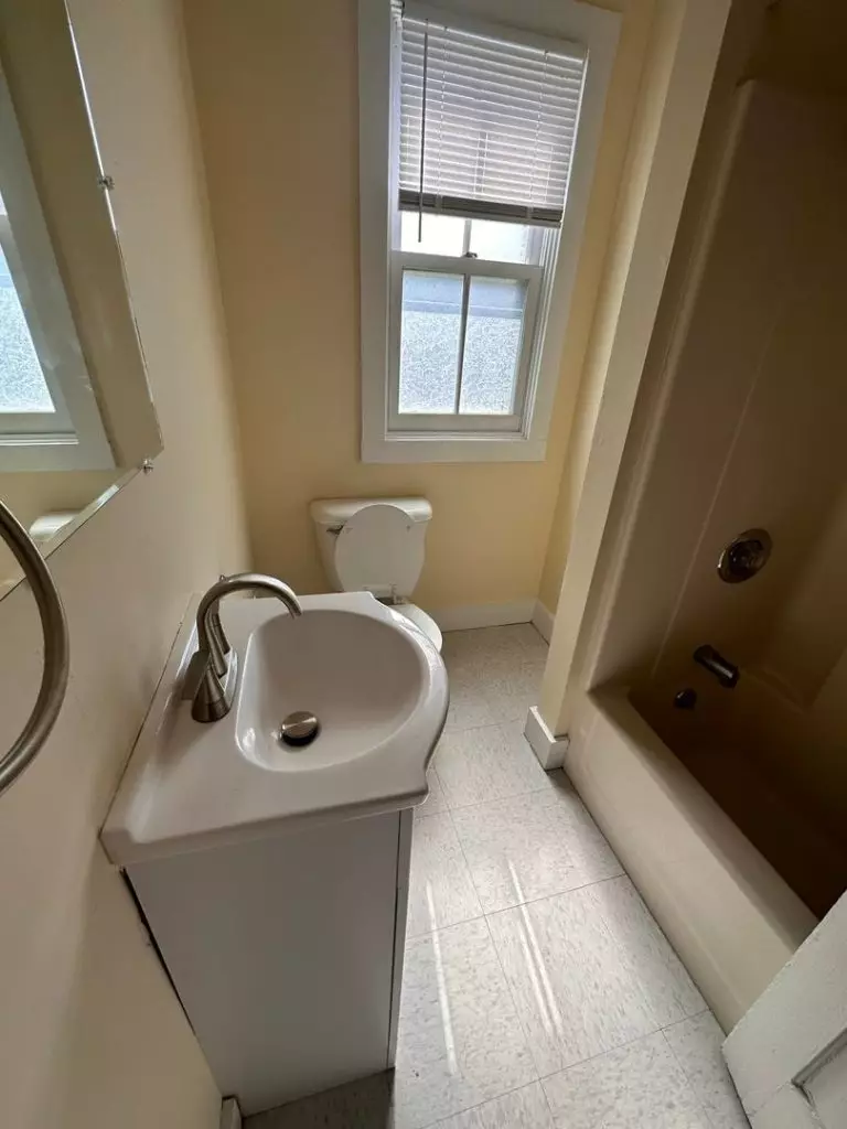 14 St Louis St Apt B, Burlington, VT | Updated 1 Bedroom Apartment in Old North End | June 2027