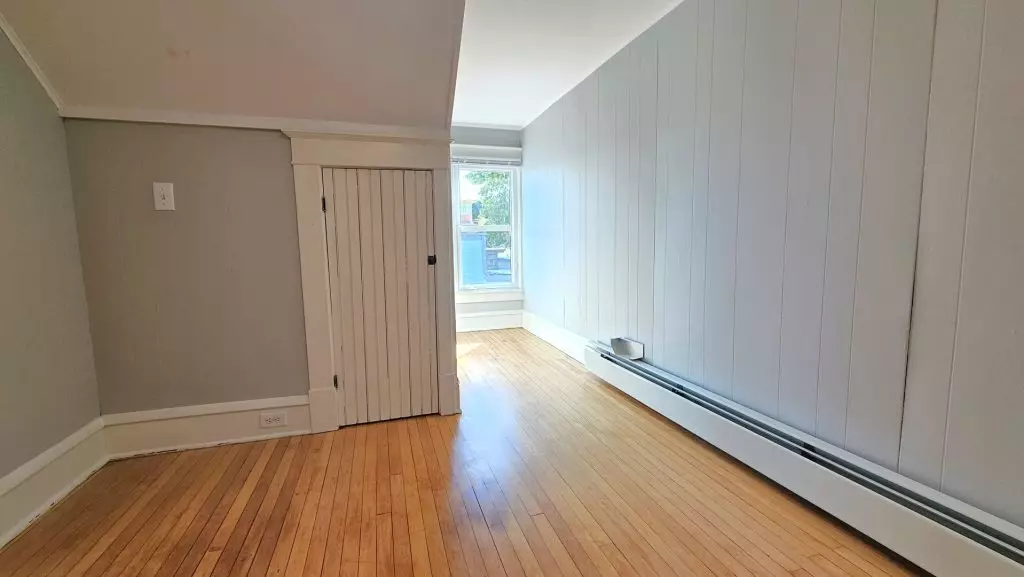 93 1/2 North St #3, Burlington, VT | Renovated 2 Bedroom Apartment Near UVM & Downtown | June 2027