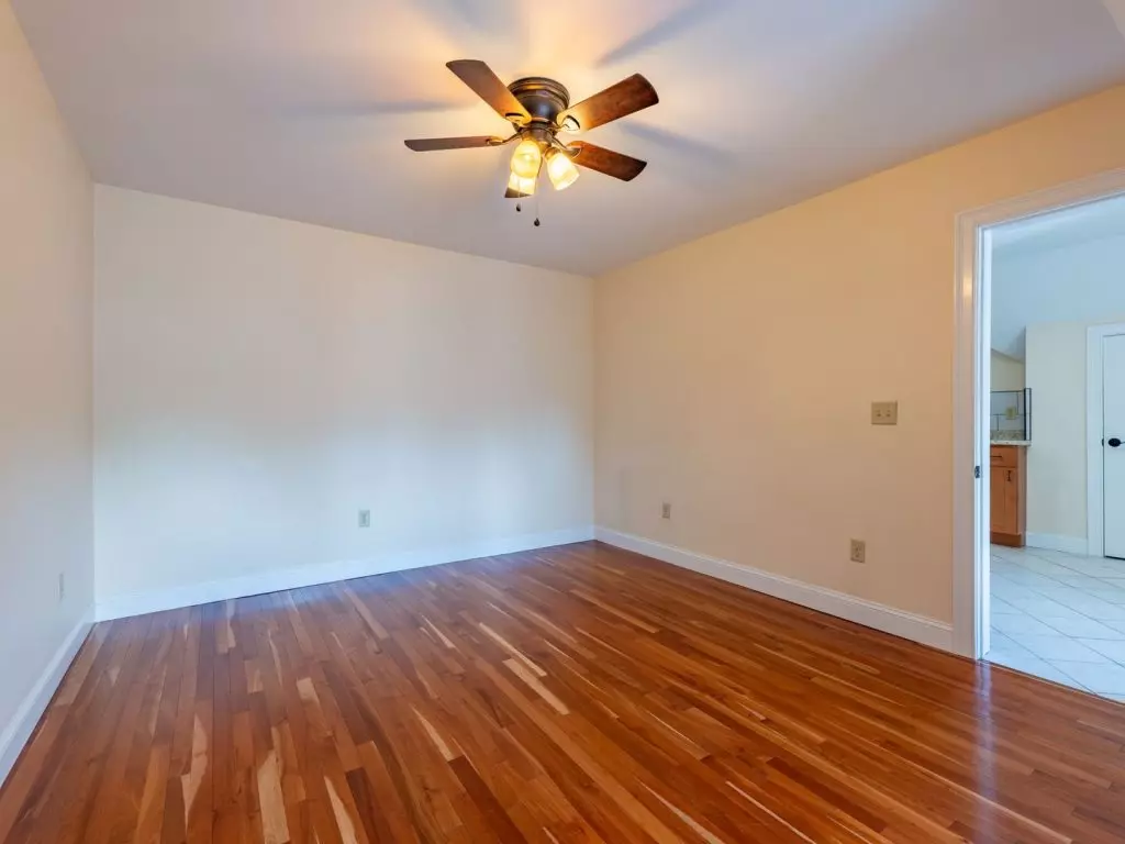 100 North Winooski Ave D8, Burlington, VT | Large 1 Bedroom Apartment | Old North End | Parking & Gas Included | November 2026