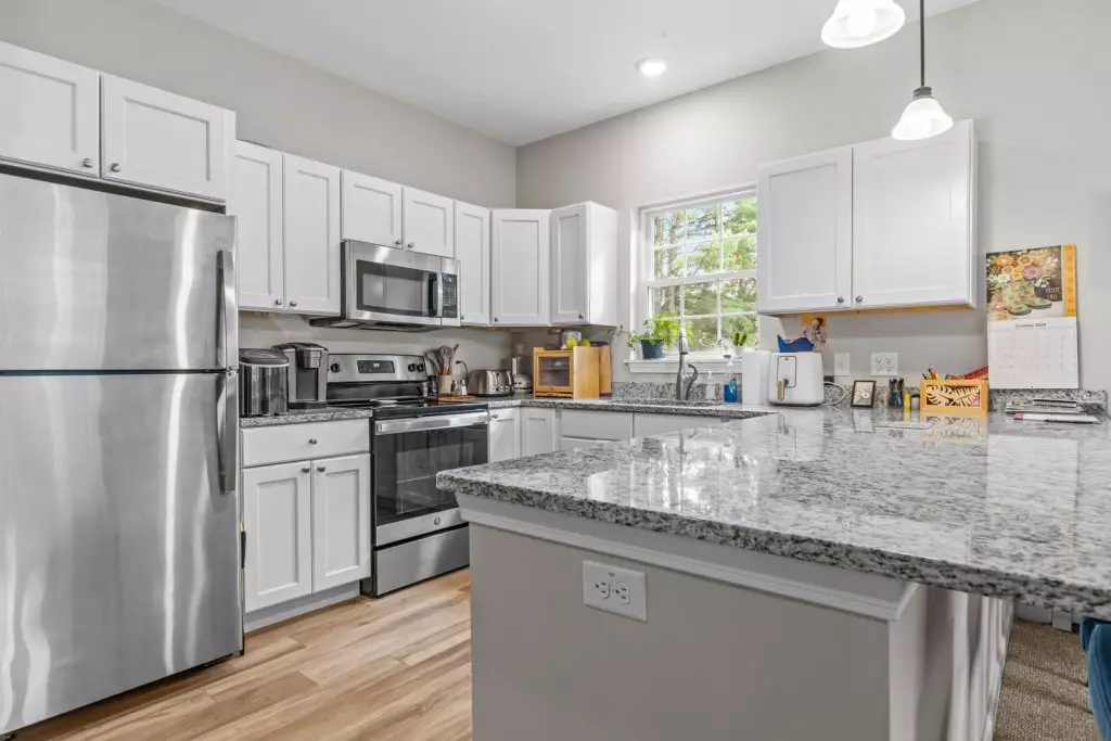 2 Bedroom Apartment in Essex | 55+ Community | On-Site Laundry