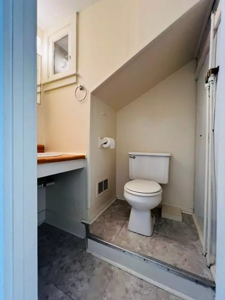 360-364 S Winooski Ave APT C – June 1st 2027