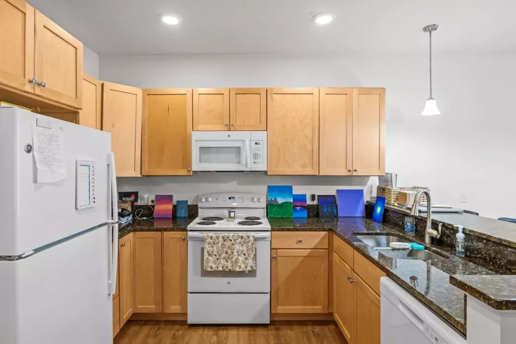 2 Bedroom Apartment in Essex | In-Unit Laundry
