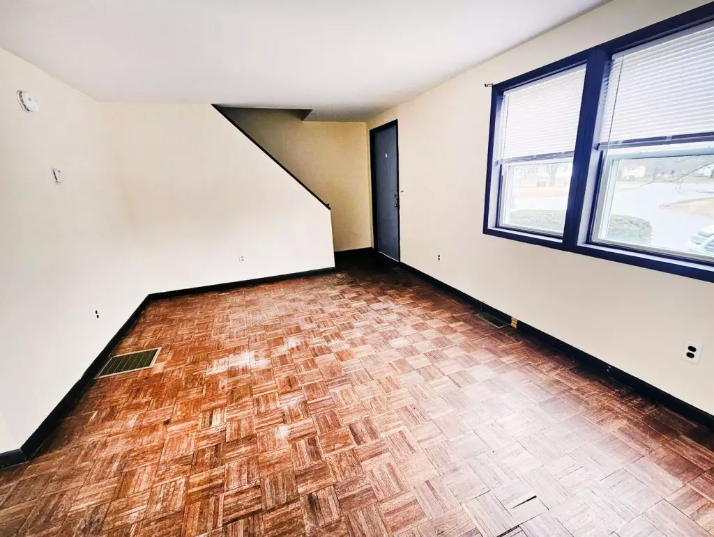 2 Bedroom Apartment in Colchester Village | In-Unit Laundry