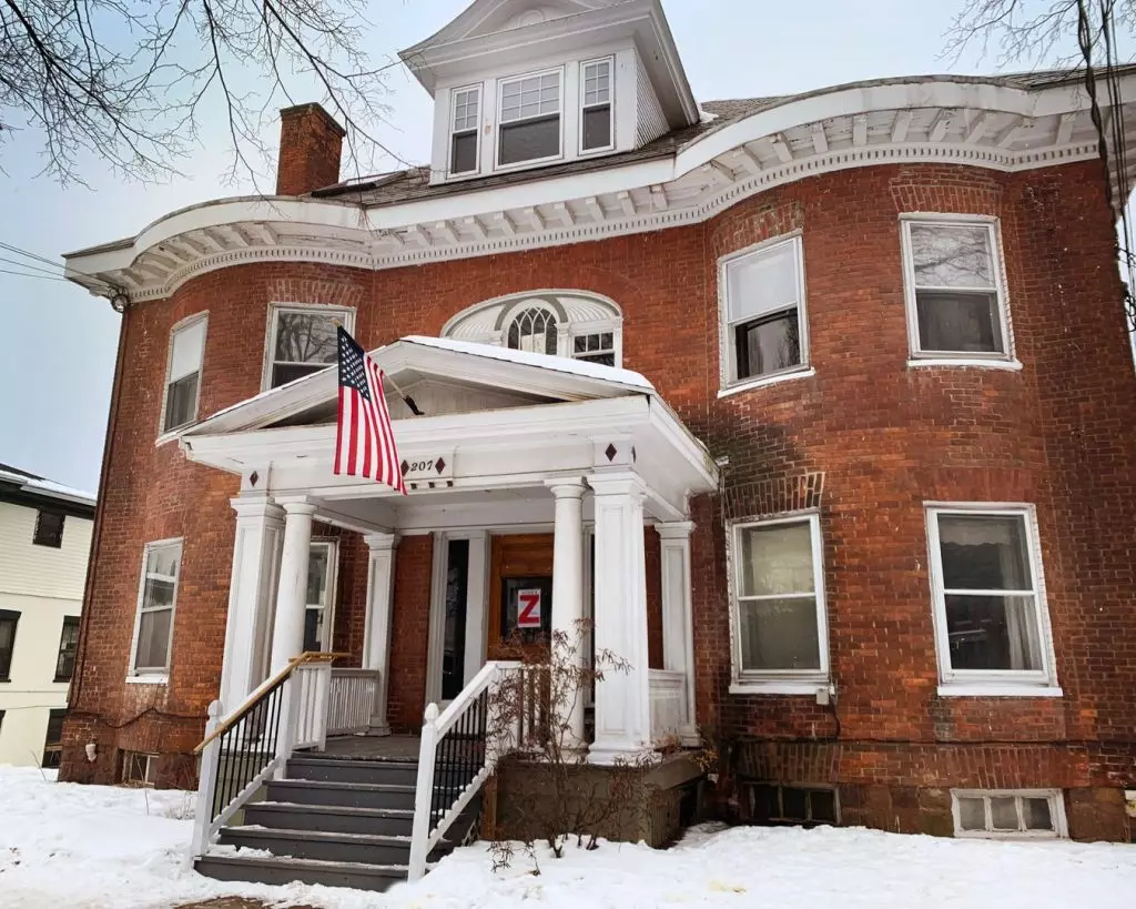 207 S Union St #3, Burlington, VT | Renovated 1 Bedroom Apartment Near UVM | June 2027