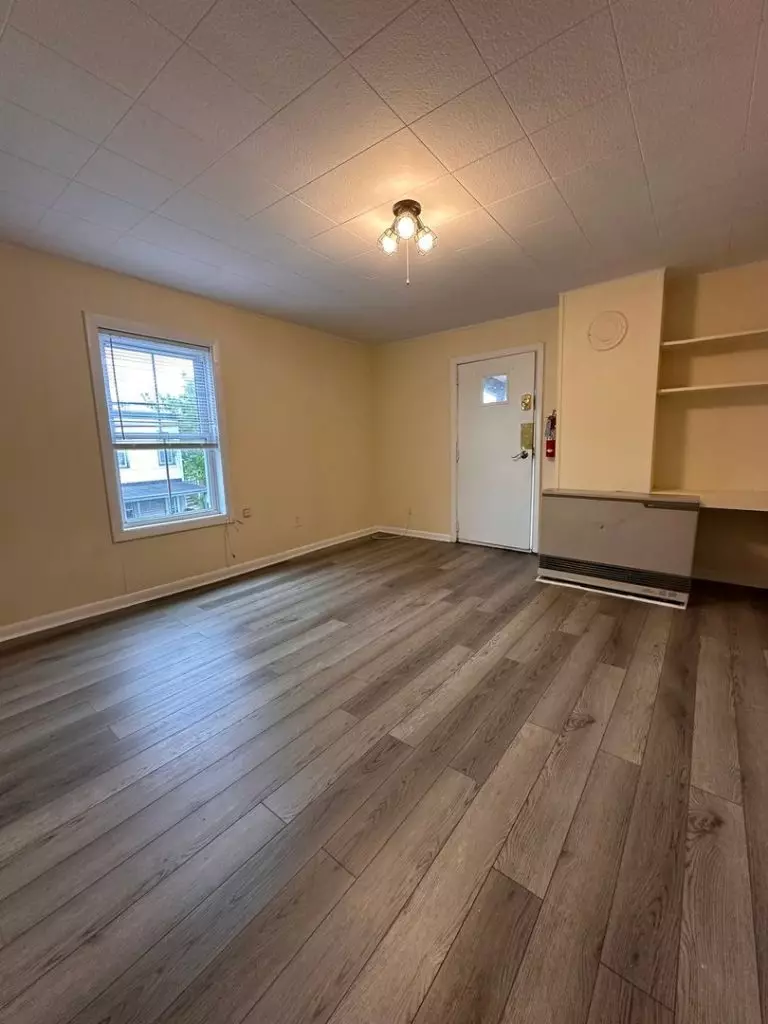 87 String St Apt B, Burlington, VT | 2 Bedroom Apartment Near UVM & Downtown | June 2027