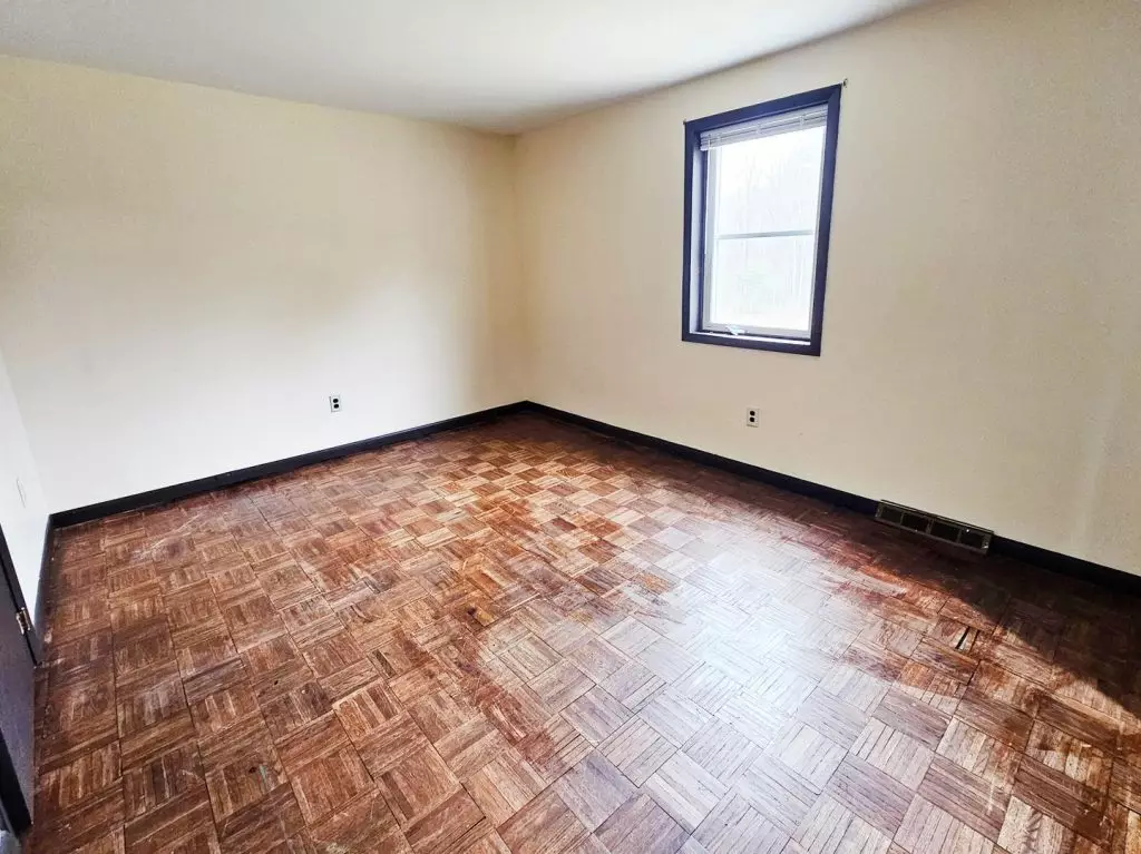 2 Bedroom Apartment in Colchester Village | In-Unit Laundry