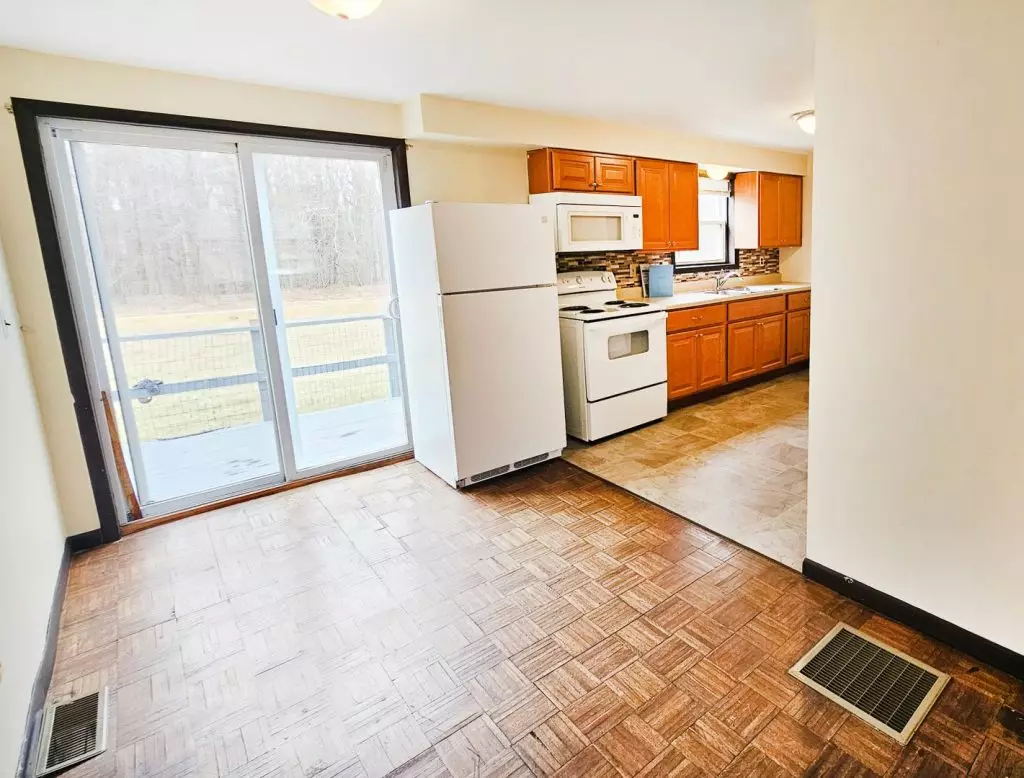 2 Bedroom Apartment in Colchester Village | In-Unit Laundry