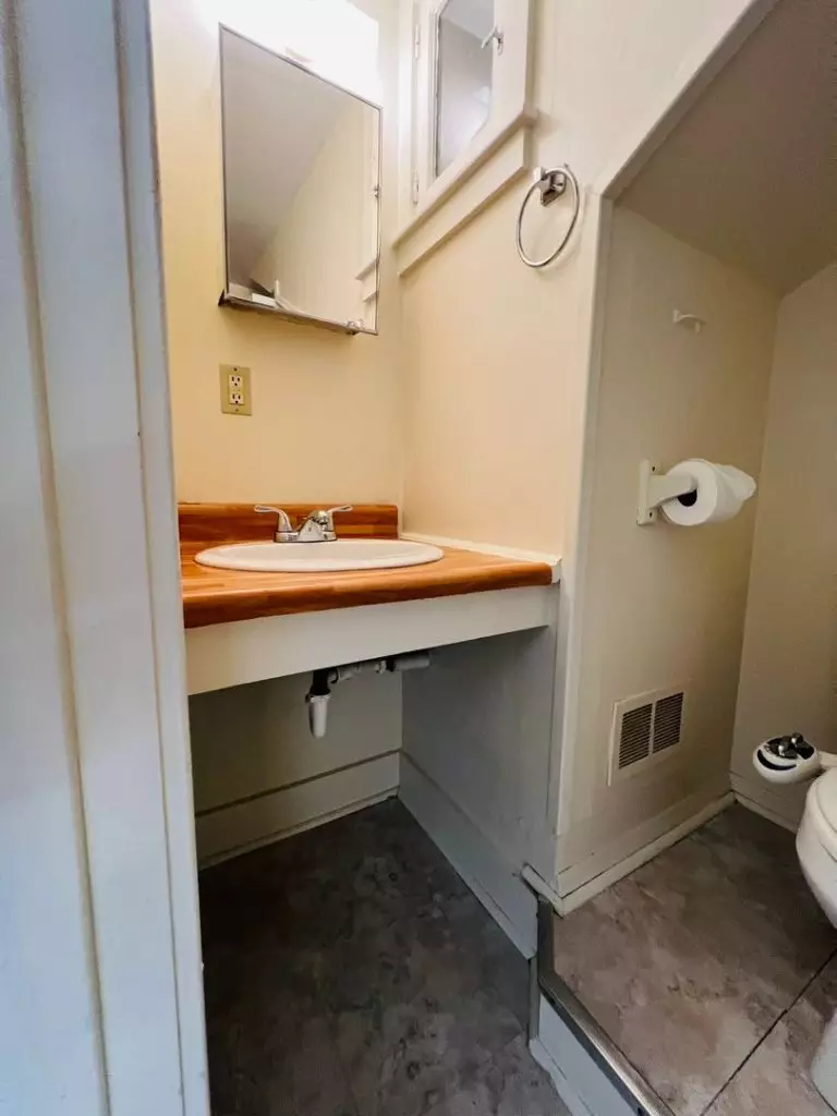 360-364 S Winooski Ave APT C – June 1st 2027