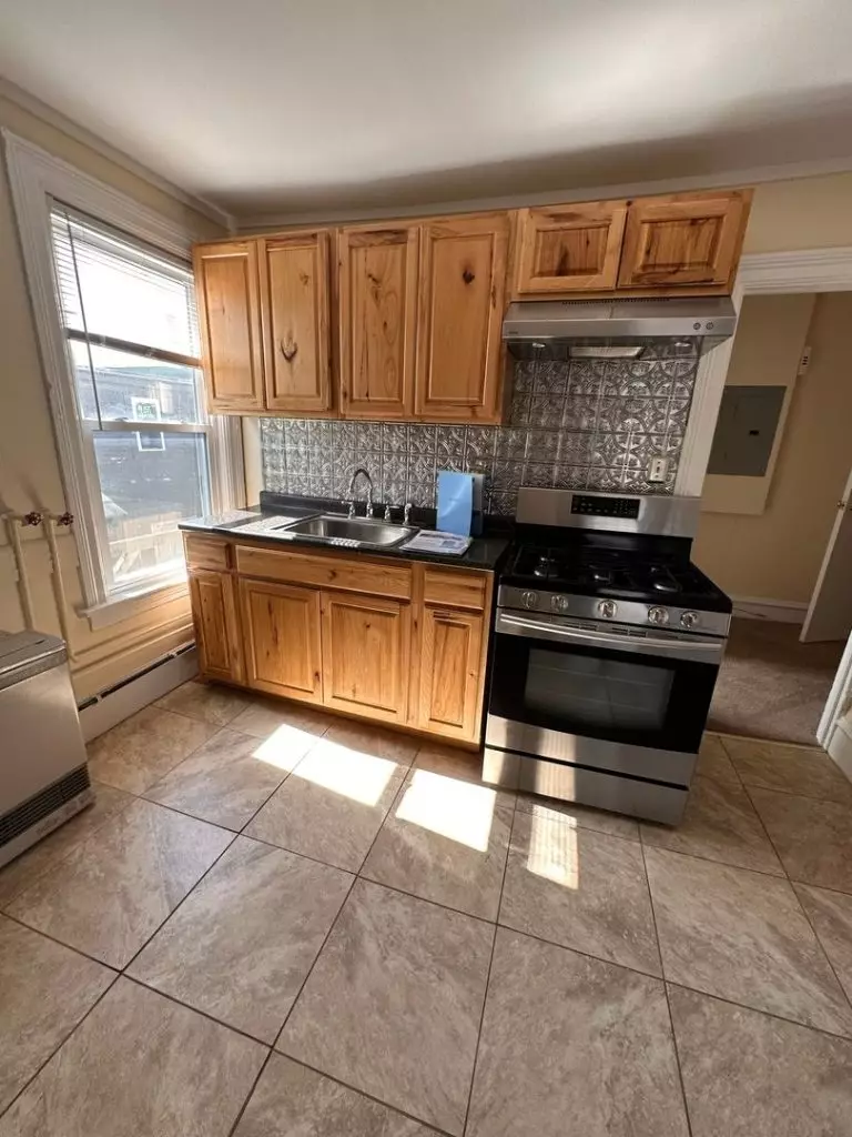 14 St Louis St Apt B, Burlington, VT | Updated 1 Bedroom Apartment in Old North End | June 2027