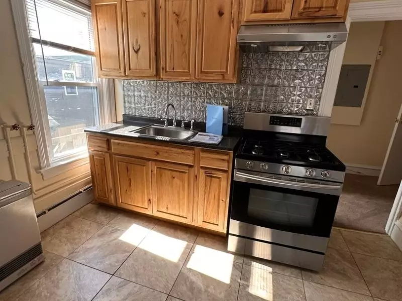 14 St Louis St Apt B, Burlington, VT | Updated 1 Bedroom Apartment in Old North End | June 2027