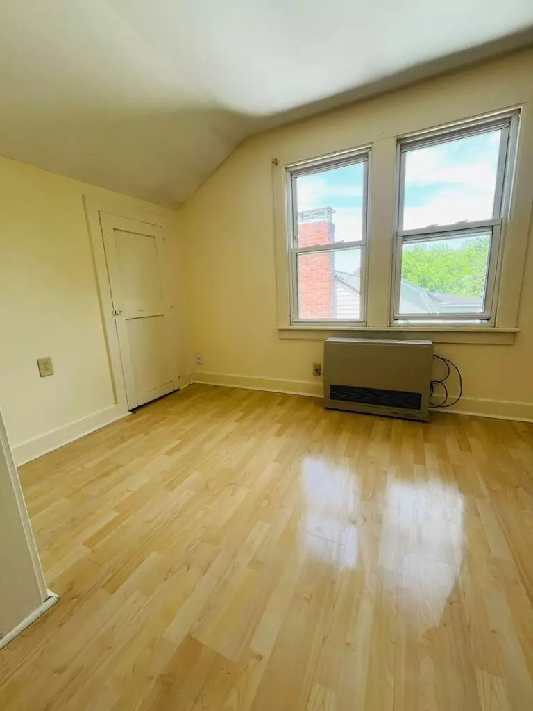 360-364 S Winooski Ave APT C – June 1st 2027