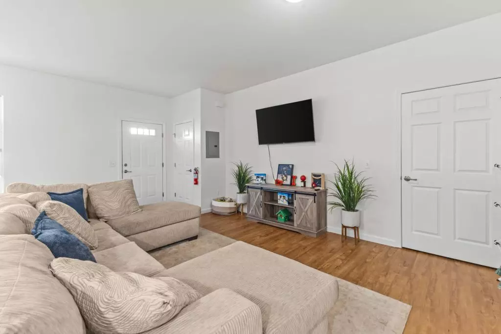2 Bedroom Apartment in Essex | In-Unit Laundry
