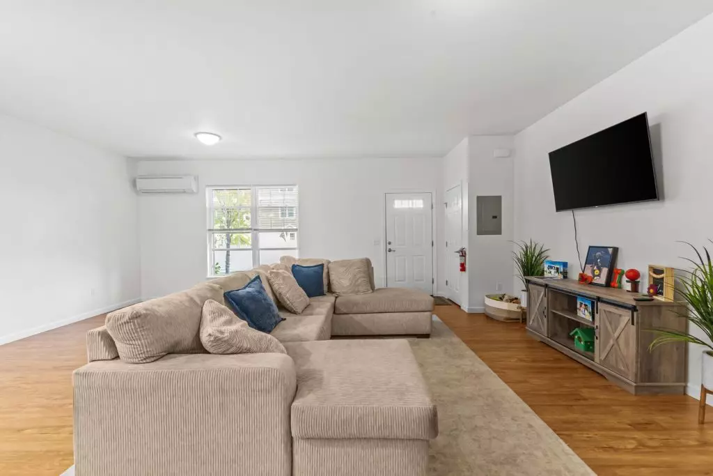 2 Bedroom Apartment in Essex | In-Unit Laundry