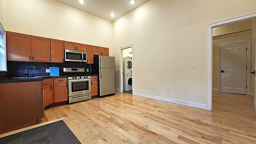 1 Bedroom Apartment in Old North End | In-Unit Laundry