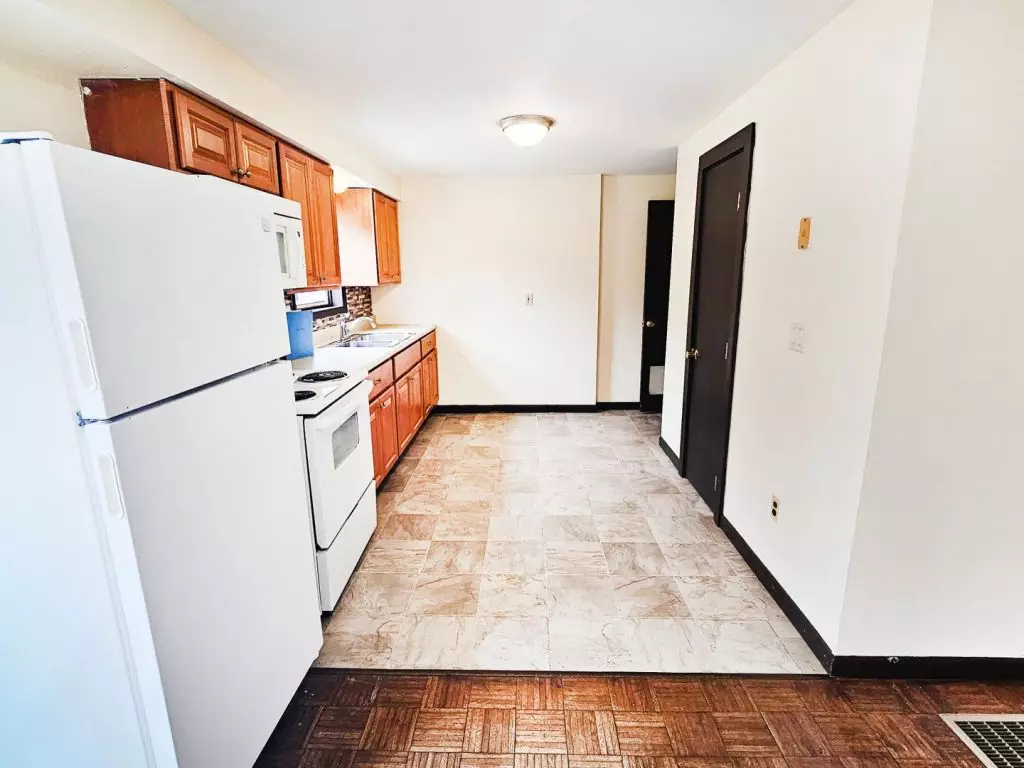 2 Bedroom Apartment in Colchester Village | In-Unit Laundry