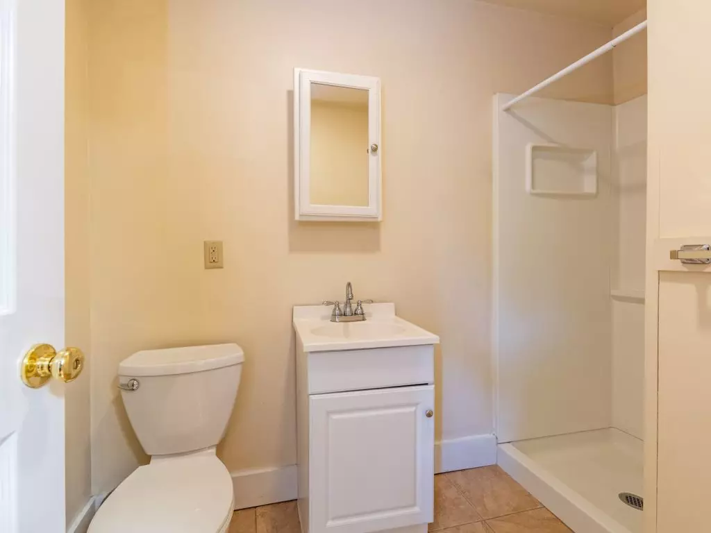 12 Grant St, Burlington, VT | Renovated 1 Bedroom Apartment Near UVM & Downtown | June 2027
