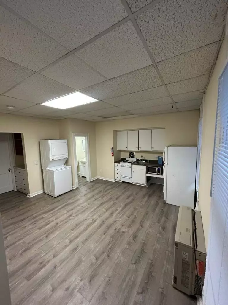 1 Bedroom Apartment in Hill Section | In-Unit Laundry