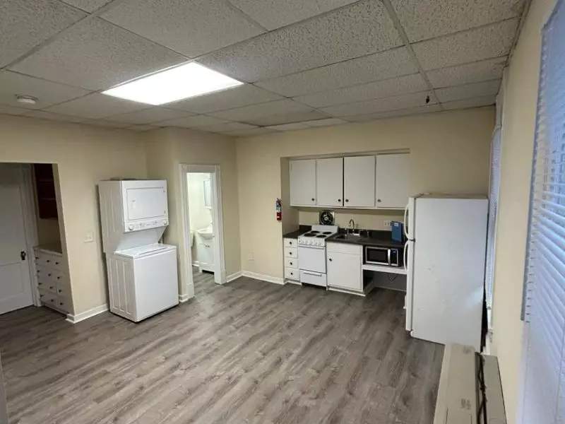 1 Bedroom Apartment in Hill Section | In-Unit Laundry