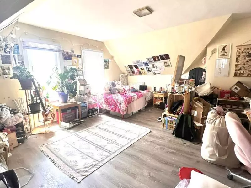 Studio Apartment in Hill Section | Hot Water Included