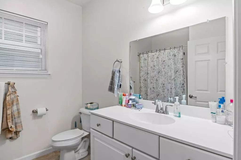 2 Bedroom Apartment in Essex | In-Unit Laundry