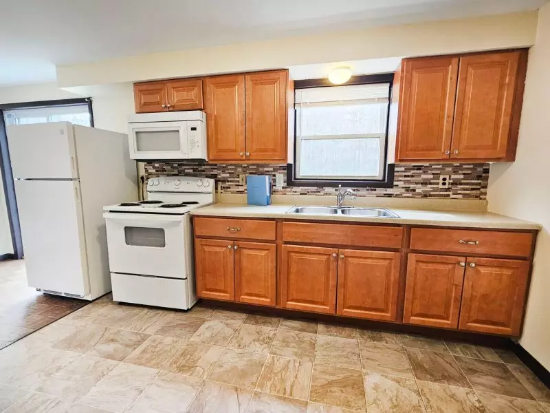 2 Bedroom Apartment in Colchester Village | In-Unit Laundry