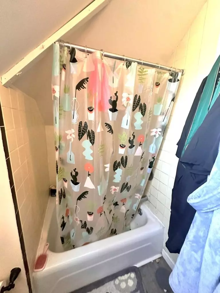 Studio Apartment in Hill Section | Hot Water Included