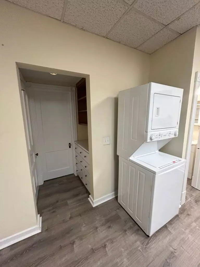 1 Bedroom Apartment in Hill Section | In-Unit Laundry
