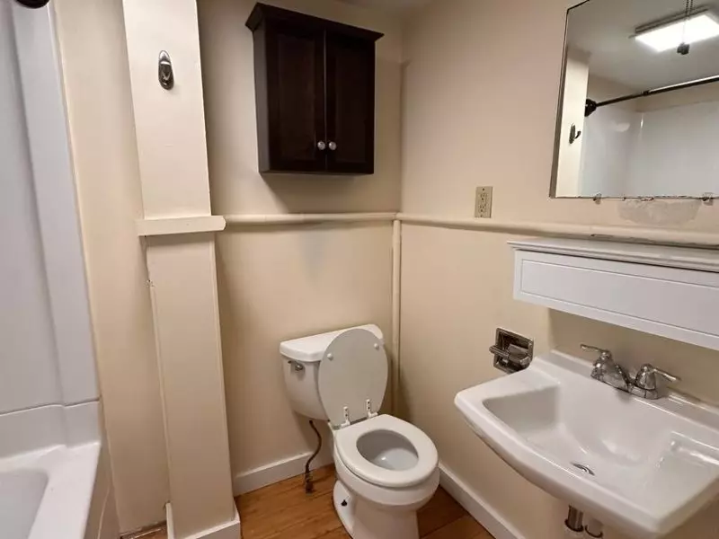 87 String St Apt B, Burlington, VT | 2 Bedroom Apartment Near UVM & Downtown | June 2027