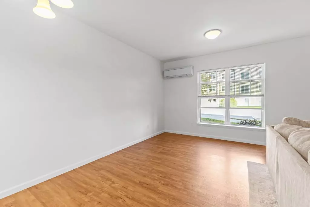 2 Bedroom Apartment in Essex | In-Unit Laundry