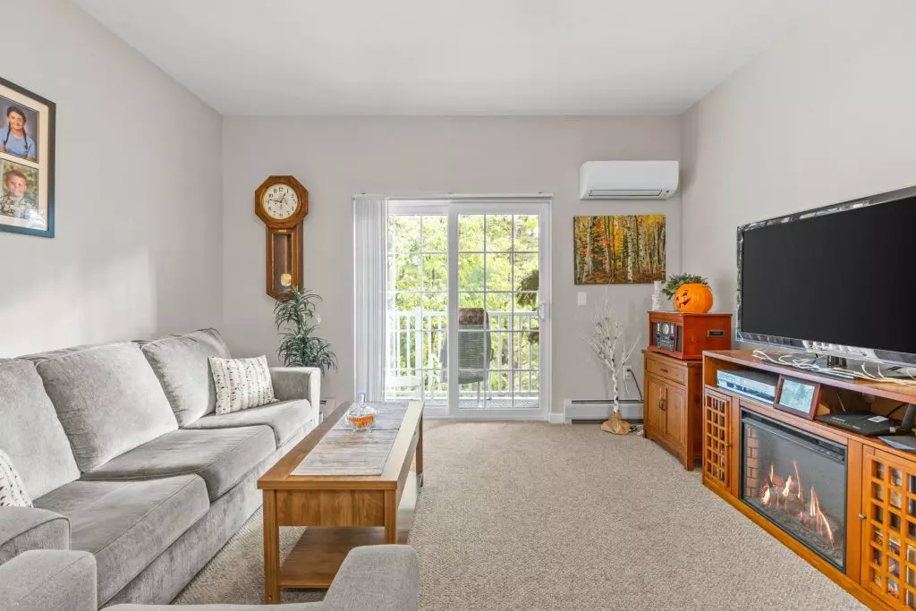 2 Bedroom Apartment in Essex | 55+ community | On-Site Laundry