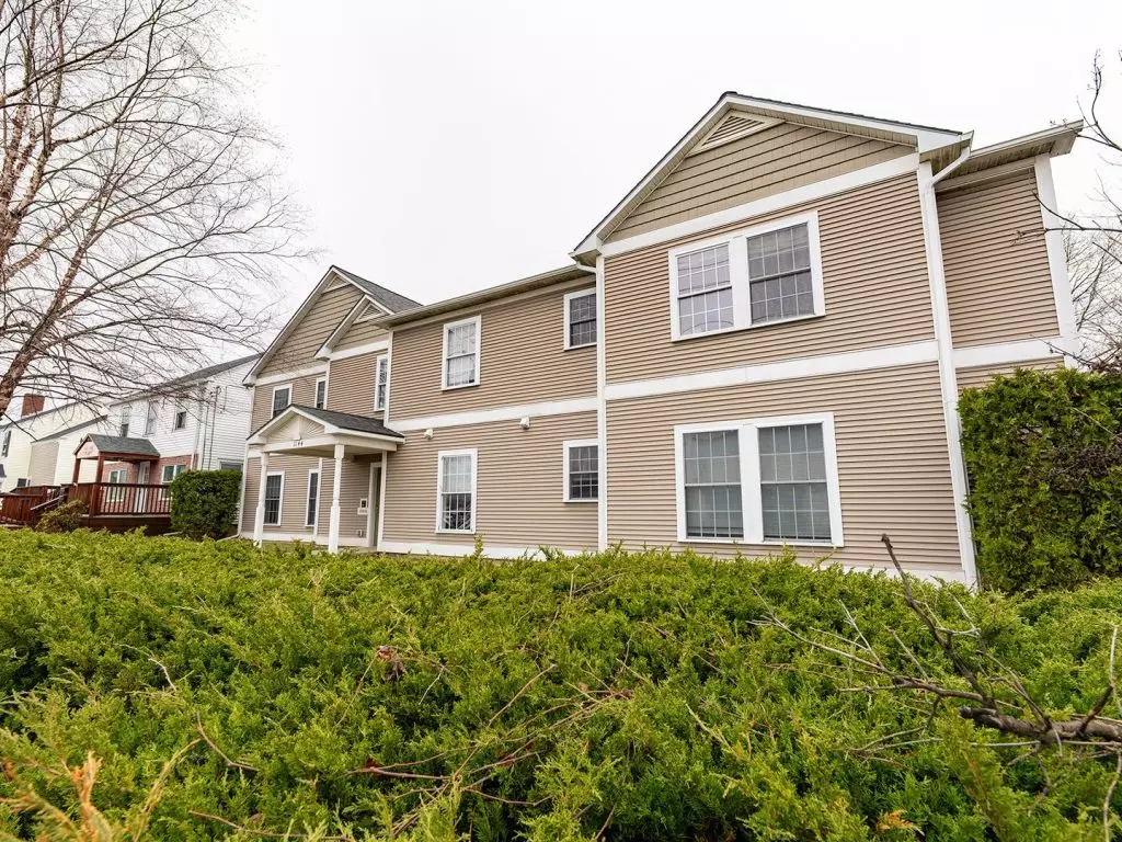 Two Bedroom Apartment Available in the New North End Available Starting June 1st!