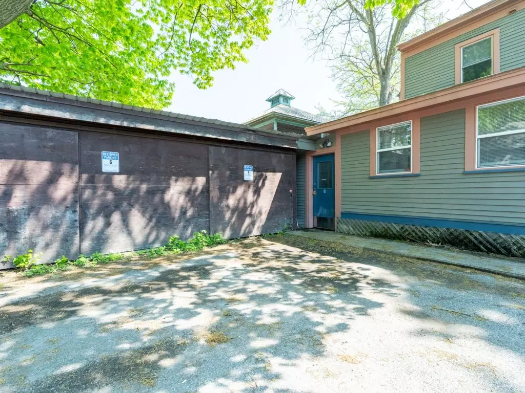 Studio Apartment in Old North End | Heat & Hot Water Included