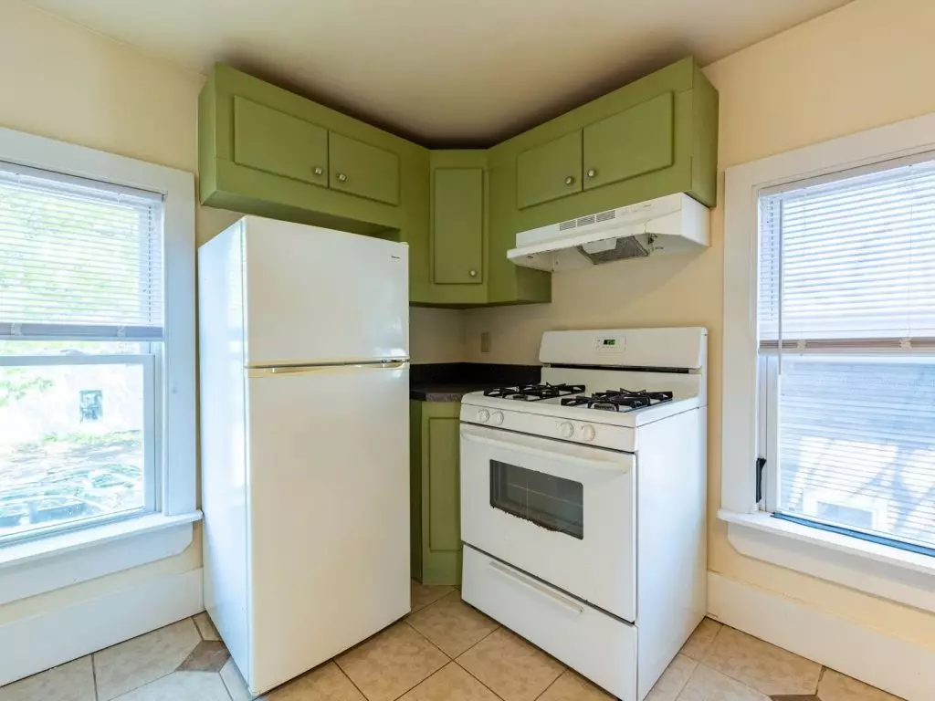 Studio Apartment in Old North End | Heat & Hot Water Included