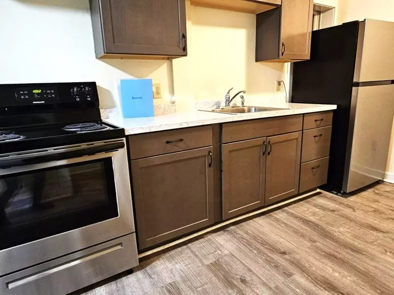 83 Sherman St #4, Burlington, VT | 2 Bedroom Apartment Near Downtown & UVM | June 2027