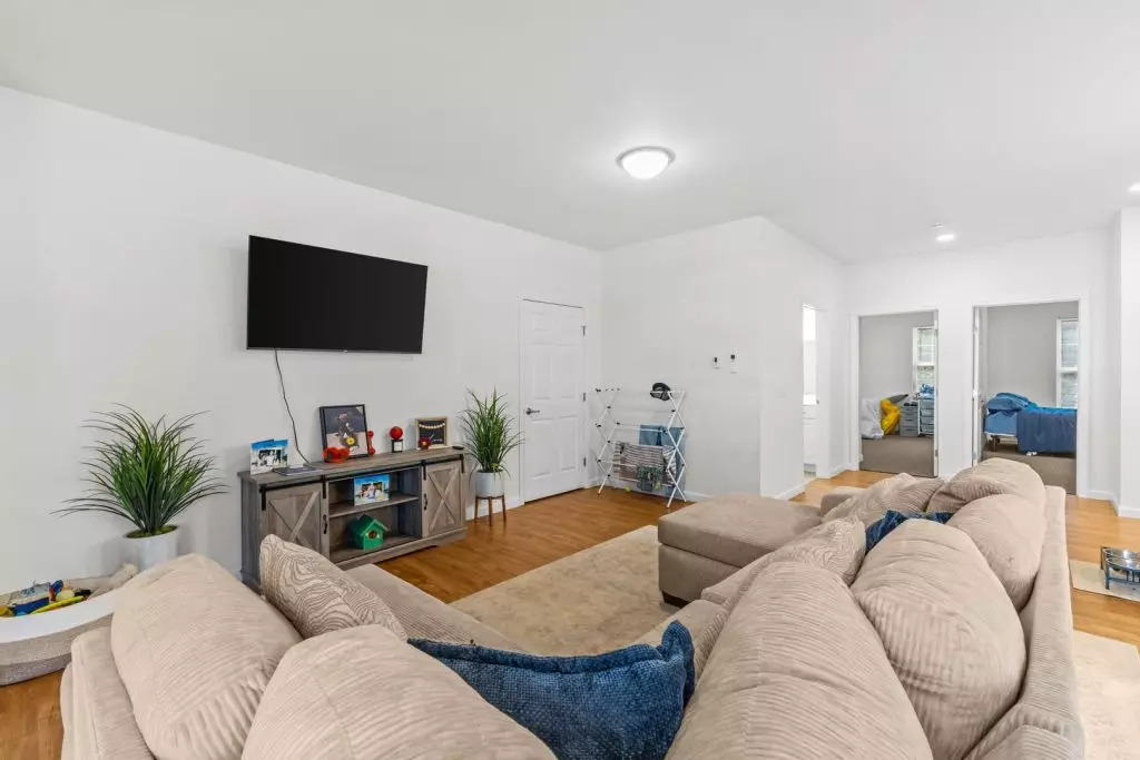 2 Bedroom Apartment in Essex | In-Unit Laundry