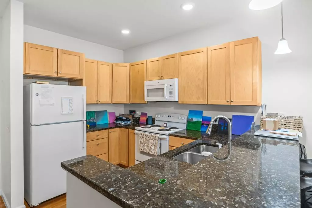 2 Bedroom Apartment in Essex | In-Unit Laundry