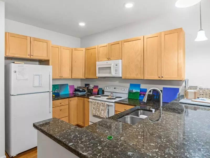 2 Bedroom Apartment in Essex | In-Unit Laundry