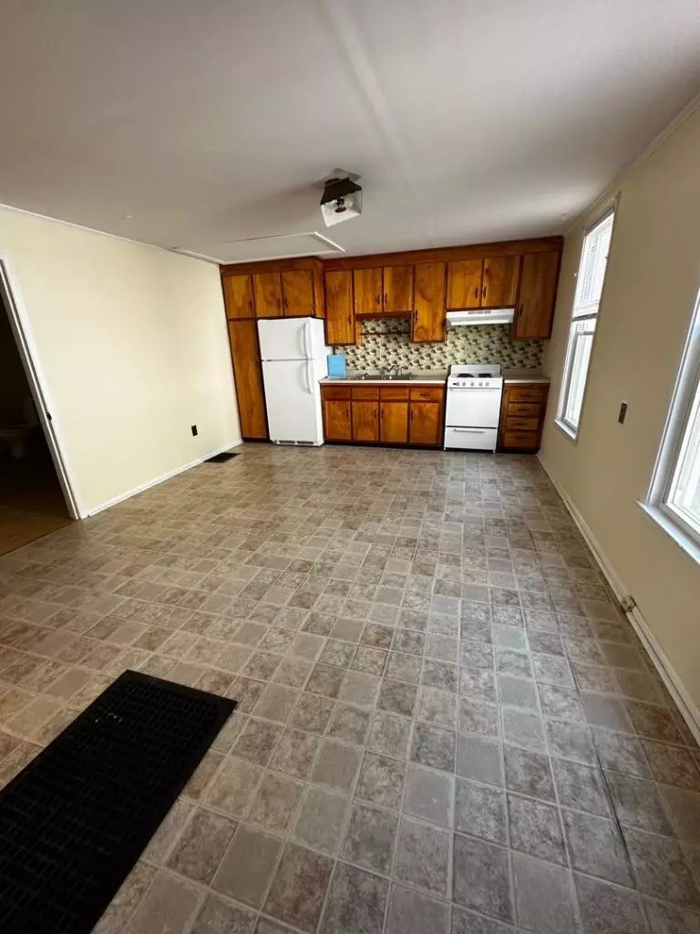 LARGE ONE BEDROOM AVAILABLE – JUNE 1ST, 2027