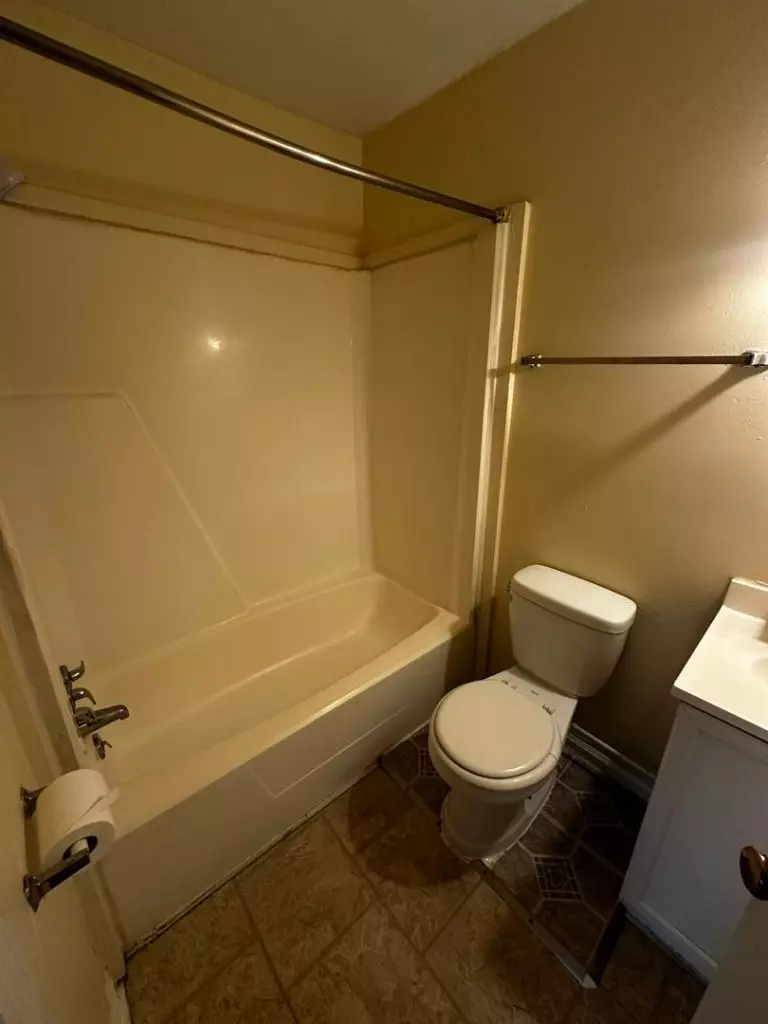 2 Bedrooom Apartment in the South End | Off-Street Parking