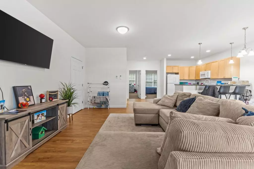 2 Bedroom Apartment in Essex | In-Unit Laundry