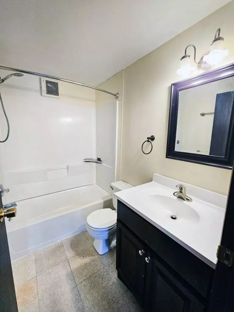 2 Bedroom Apartment in Colchester Village | In-Unit Laundry