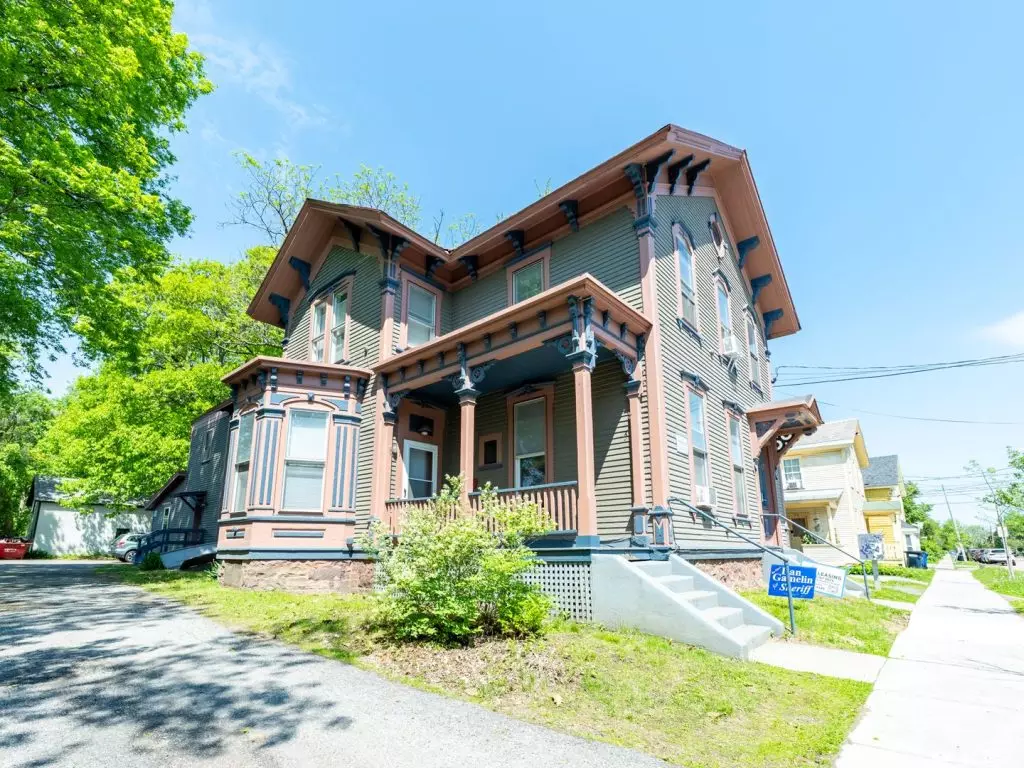 Studio Apartment in Old North End | Heat & Hot Water Included