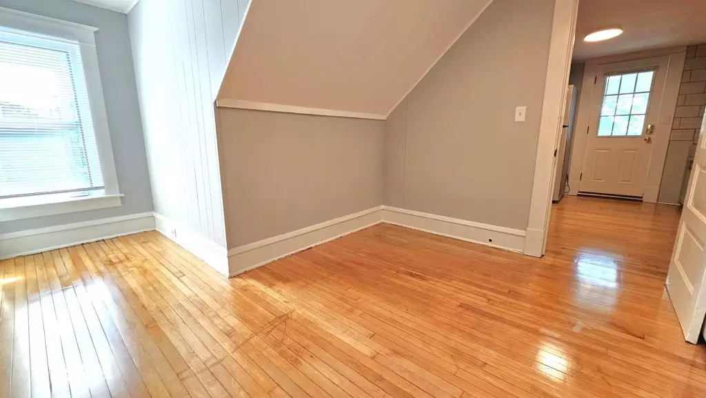93 1/2 North St #3, Burlington, VT | Renovated 2 Bedroom Apartment Near UVM & Downtown | June 2027