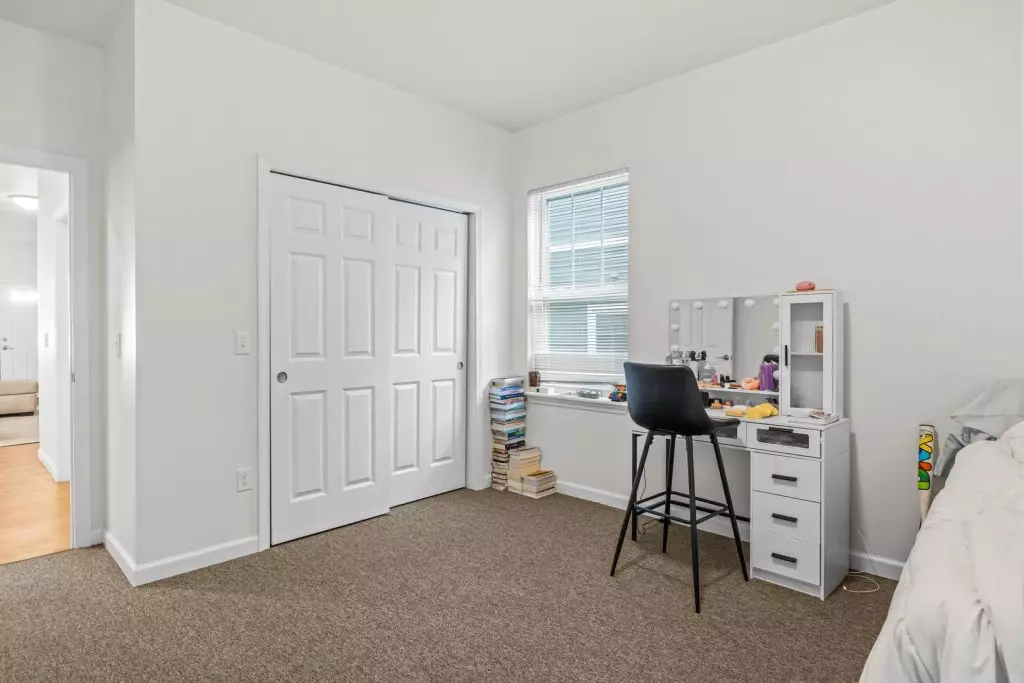 2 Bedroom Apartment in Essex | In-Unit Laundry