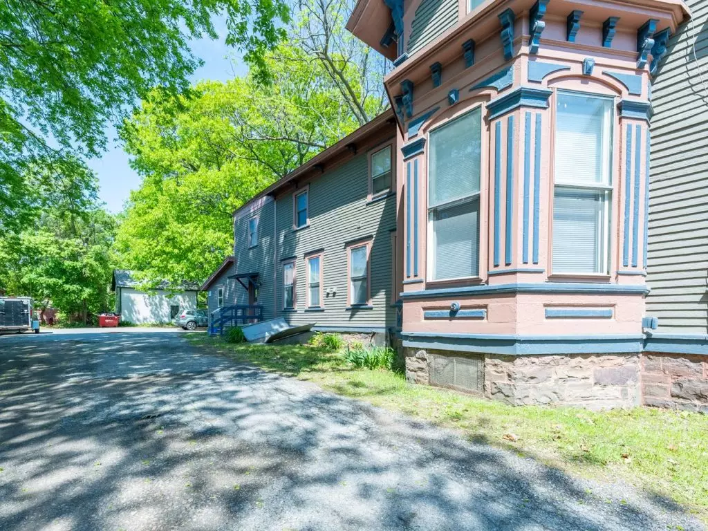 Studio Apartment in Old North End | Heat & Hot Water Included