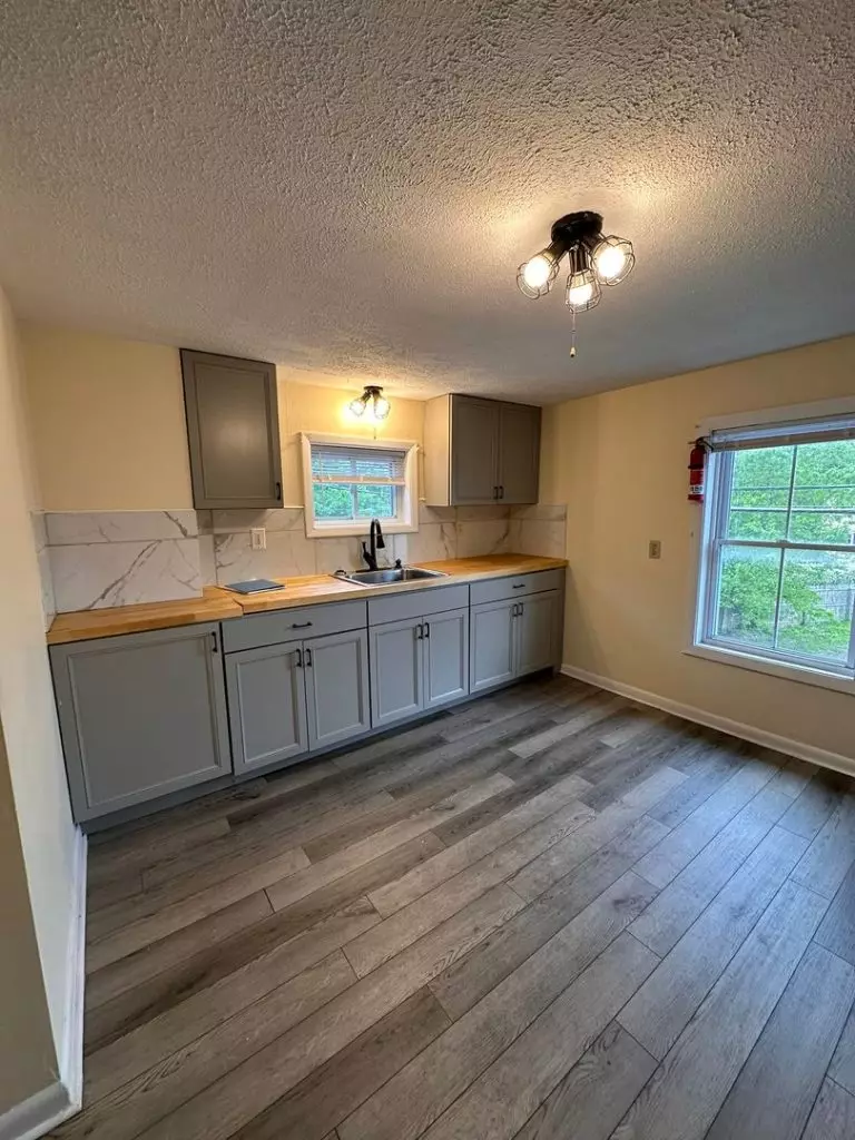 87 String St Apt B, Burlington, VT | 2 Bedroom Apartment Near UVM & Downtown | June 2027