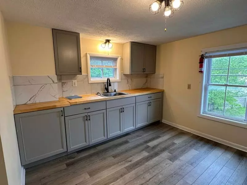 2 Bedroom Apartment in Old North End | In-Unit Laundry