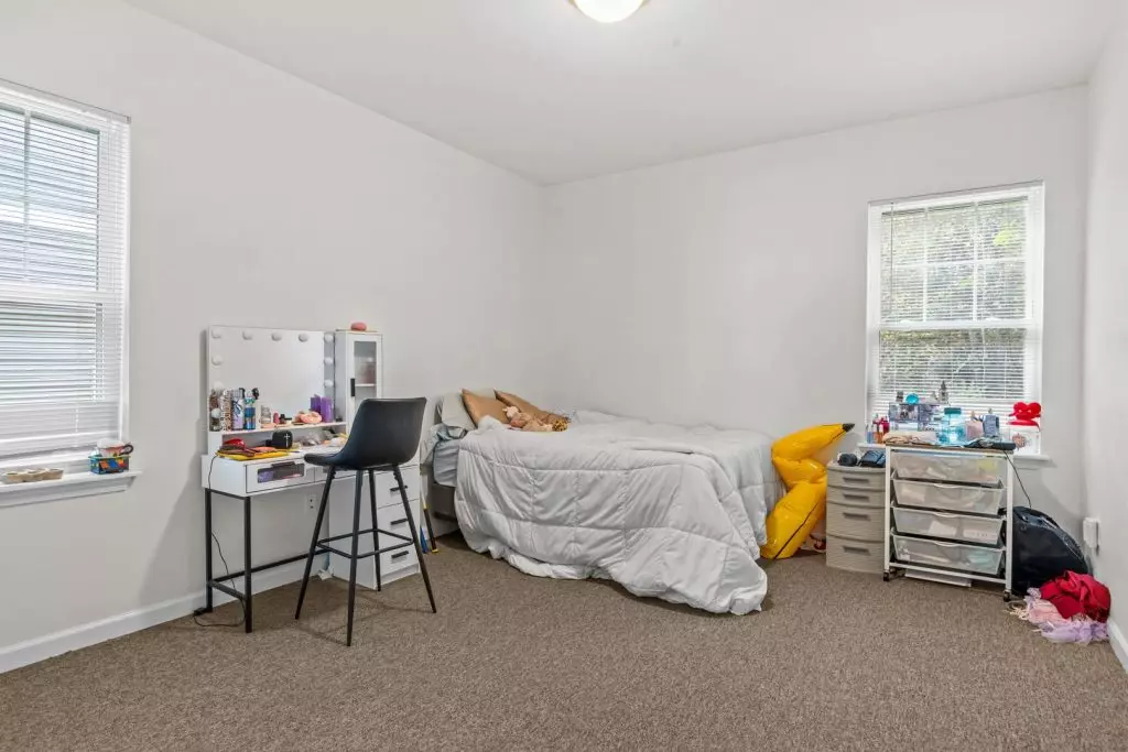2 Bedroom Apartment in Essex | In-Unit Laundry